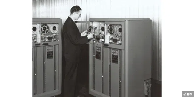 Urahn der Bandlaufwerke: IBM 726 von 1952