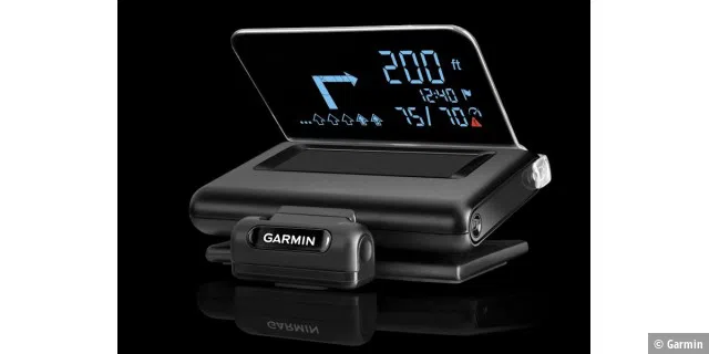 Das Garmin HUD zum Nachrüsten kostet knapp 150 Euro und zeigt die Navigations- und Geschwindigkeitsinformationen wahlweise auf einer Folie in der Frontscheibe oder auf einer kleinen, aufgesteckten Projektionsscheibe.
