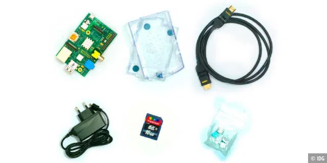 Ein zusammengestelltes Set, von links oben nach rechts unten: Raspberry Pi Modell B (38 Euro), Gehäuse (7 Euro), HDMI-Kabel (4 Euro), Netzteil (12 Euro), SD-Karte (10 Euro), optionale Kühlkörper (4 Euro).
