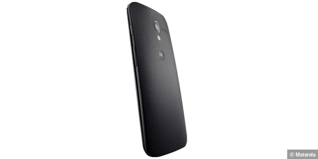 Das Motorola Moto X liegt durch seine kompakte Größe und der geschwungenen Form angenehm in der Hand.