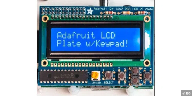 LCD mit 16 mal 2 Zeichen: Die Ansteuerung des Bausatzes von Adafruit Industries gelingt über das I2C-Interface, das über die GPIO-Pins der Stiftleiste des Raspberry Pi zur Verfügung steht.