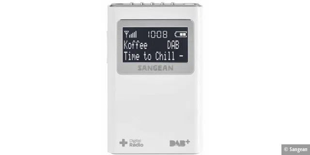 Das Sangean-Radio DPR 39 ist etwa so groß wie ein Skat- oder Quartettspiel, wiegt mit Batterien ca. 115 Gramm und ist sehr einfach zu bedienen.