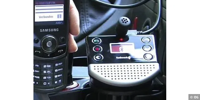 Mit dem Ego Cup FM können Sie nicht nur Telefonate an das Autoradio übertragen und über dessen Lautsprecher ausgeben, sondern sogar Musik vom Smartphone abspielen.