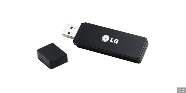 Mit vielen Adaptern baugleich, aber trotzdem teurer: Die herstellerspezifischen USB-WLAN-Sticks für Smart-TVs kosten rund das Doppelte als normale Sticks.