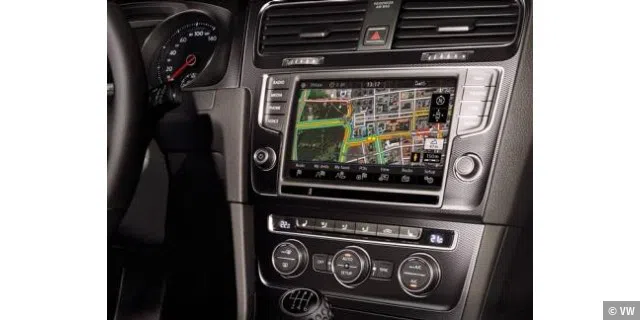 VW verbaut mit Discover Pro einen sehr guten Touchscreen im Golf. Doch die Touchscreen-Technologie ist im Auto nicht unumstritten.