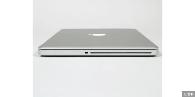 Apple MacBook Pro 15 (MC371DA) Schnittstellen rechts geschlossen
