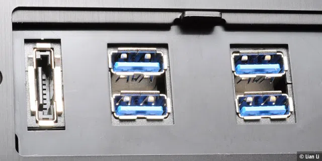 An der Vorderseite stehen hinter einer Aluminiumklappe einmal eSATA, viermal USB 3.0 sowie HD-Audiobuchsen zur Verfügung.