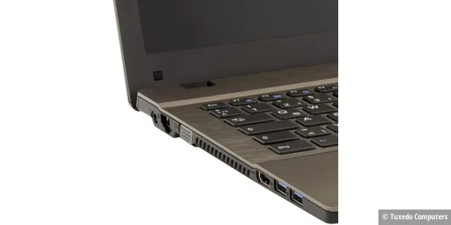 Anschlüsse auf der linken Seite (von links): Strom, LAN, VGA, HDMI, 2x USB 3.0