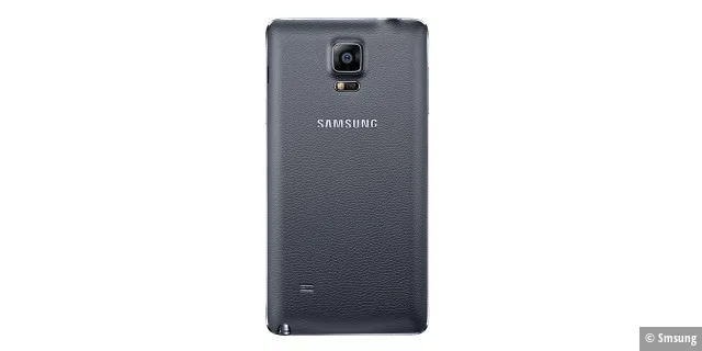 Die Rückseite des Galaxy Note 4 besteht aus Kunststoff - erstrahlt aber in Leder-Optik.