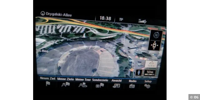 Das gleiche Münchner Olympiastation wie im Bild darüber, nur jetzt mit der beeindruckenden Google Earth-Ansicht. Mit aktiviertem Car-Net.
