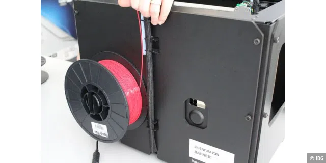Montage der PLA-Spule am Makerbot Replicator 2