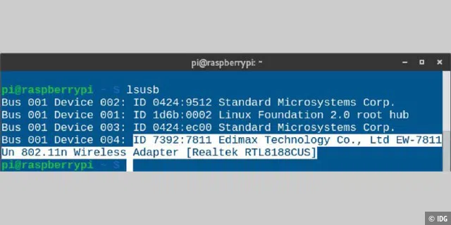 Hier ist der Adapter: Der Befehl lsusb, den auch die Distribution Raspbian kennt, listet alle erkannten Geräte am USB-Bus mit ID, Hersteller und Typenbezeichnung auf.
