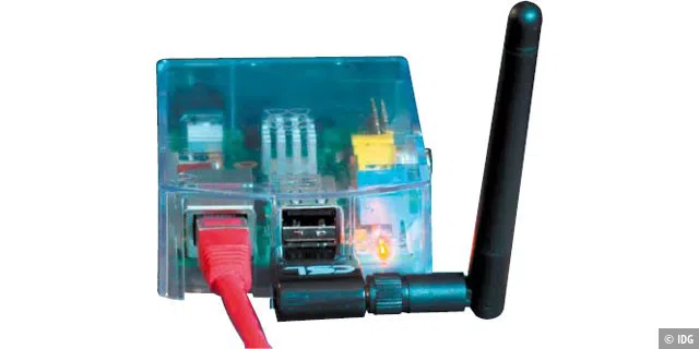 Ethernet am Modell B: Für die Einrichtung des WLAN-Adapters ist eine Kabelnetzverbindung für die Anmeldung per SSH nötig. Die Konfiguration erledigen Sie dann in der Shell.