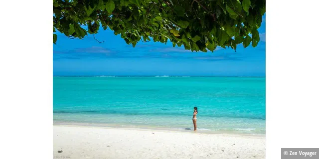 French Polynesia/ Bora Bora: Woman at the beach