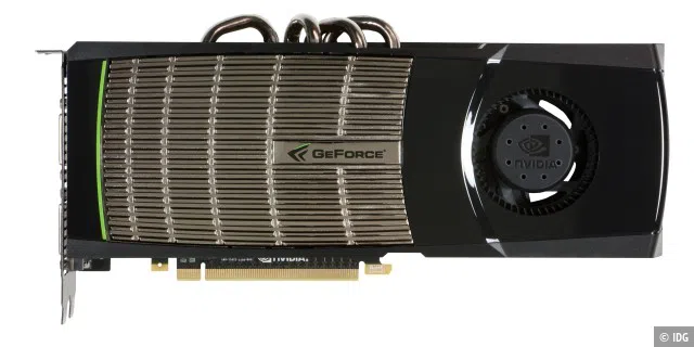 <b>Nvidia Geforce 400 (2010)</b>
Nach mehrfacher Verspätung und über ein halbes Jahr nach AMD bringt Nvidia Ende März seine DirectX-11-Grafikkarten auf den Markt. Die Geforce GTX 480 bietet zwar eine extrem hohe Leistung, frisst aber sehr viel Strom, wird dabei extrem heiß und hat einen unerträglich lauten Lüfter. Vergleiche zur Geforce FX 5800 Ultra bleiben nicht aus.