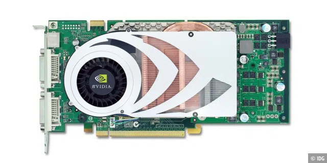 <b>Nvidia Geforce 7 (2005)</b>
Die Geforce 7 ist eine erheblich beschleunigte Geforce 6. Mit den Topmodellen wie der Geforce 7900 GTX läuft Far Cry erstmals mit der glaubwürdigen HDR-Beleuchtung flüssig. Die Geforce 7 war die letzte Grafikkarten-Serie von Nvidia, die den AGP-Steckplatz unterstützte.