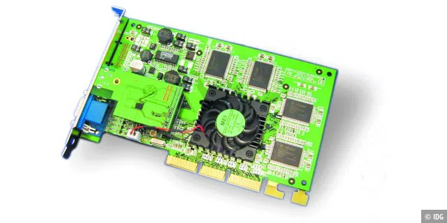 <b>Nvidia Geforce 2 (2000)</b>
Im Prinzip ist die Geforce 2 eine deutlich schnellere Geforce 256. Die im Anschluss folgende Geforce-2-MX-Serie war durch ihr herausragendes Preis-Leistungs-Verhältnis bei Spielern besonders beliebt. Als erste Nvidia-Karte beherrschte sie zudem den Umgang mit zwei Monitoren.