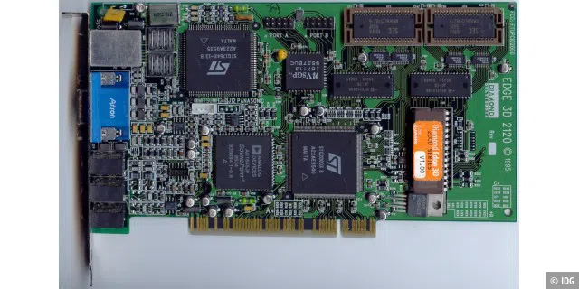 <b>Nvidia NV1 (1995)</b>
Die NV1 war 1995 unter dem Namen Diamond Edge 3D bekannt. Ein Durchbruch war der NV1 nicht gegönnt, selbst die Audio-Fähigkeiten halfen der Karte nicht. Als Microsoft 1995 den DirectX-Standard ankündigte, war die Architektur der NV1 endgültig veraltet.