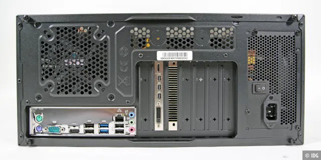 Zusammen mit den Schnittstellen an der Frontseite sind genügen Anschlüsse vorhanden, die GTX 970 bringt unter anderem drei Mini-Displayports mit.