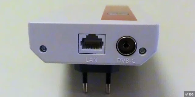 An der Unterseite verfügt der Fritz!WLAN Repeater DVB‑C über einen Gigabit-LAN-Anschluss, über den TV-Geräte oder Bluray-Player ohne Funkmodul ins Netzwerk kommen.