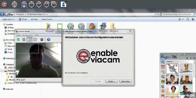 Eviacam (http://eviacam.sourceforge.net/) arbeitet ähnlich wie Camera Mouse, ist also eine ernstzunehmende Steuerungssoftware.