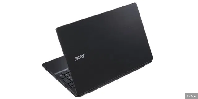 Das Acer-Notebook sitzt in einem dunklen Kunststoffgehäuse