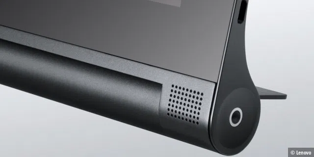Da liegt das Geheimnis: Im ausklappbaren Standfuss bringt das Yoga 2 Tablet seinen großen Akku unter