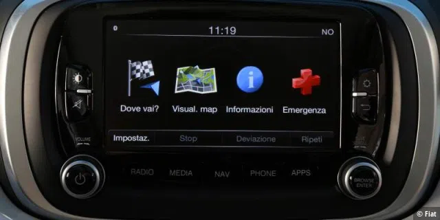 Startbildschirm der Navigation. Hier in italienischer Sprache. So präsentierte sich Uconnect auch bei unserem Testwagen, wir konnten aber problemlos auf 