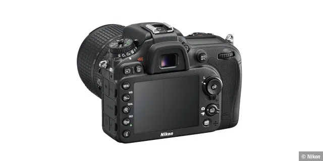Der Bildschirm der Nikon D7200 ist fest montiert, dafür alber 3,2 Zoll groß und löst mit 1.229.000 Pixeln besonders hoch auf.