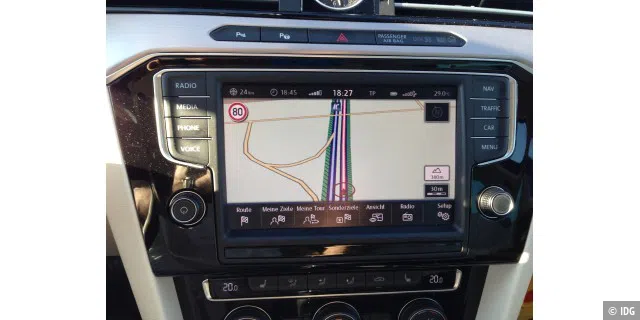 Navigation mit Tempo-Limitanzeige.