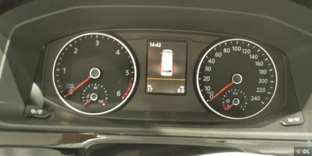 Das Cockpit. Ein digitales Active Info Display wie im Passat oder im Audi TT gibt es im T6 nicht.