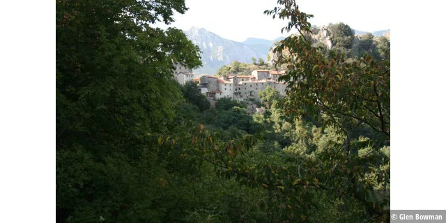 Lucchio Hill Top village