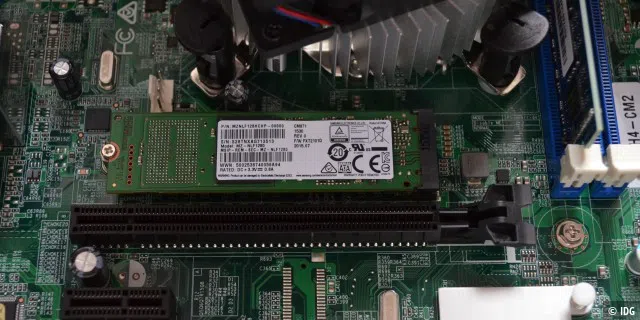 Beim eingebauten Flash-Speicher Samsung MZ-NLF128HCHP handelt es sich um eine SSD im M.2-Format.