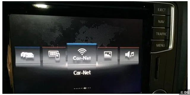Die Karussellansicht mit den Car-Net-Diensten. Links daneben App-Connect.