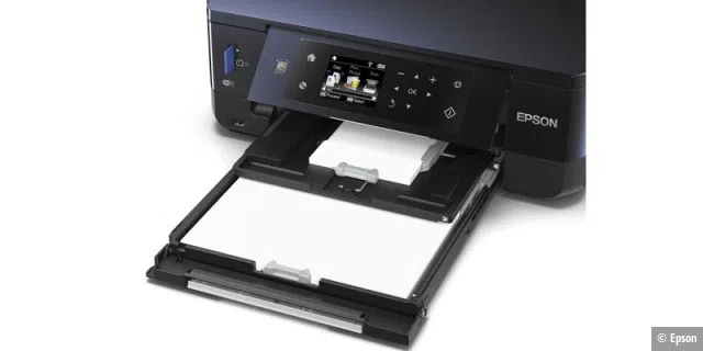 Trotz des kleinen Gehäuses des Epson Expression XP-640 finden sich zwei Papierfächer - eines für bis zu 100 Blatt Normapapier, eines für maximal 20 Fotopapiere
