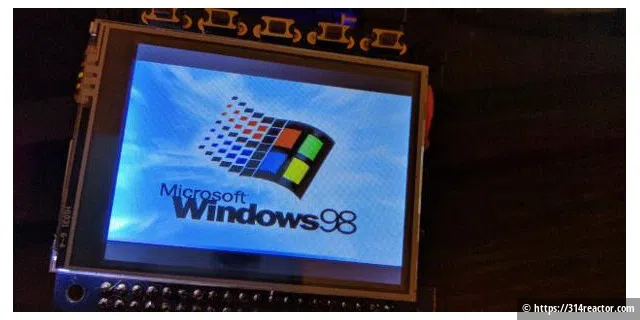 Windows 98 läuft auf einer Smartwatch mit Raspberry Pi.