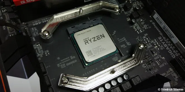 AMD Ryzen 7 1800X auf einem AM4-Board mit X370-Chipsatz von Gigabyte - unser Testaufbau.