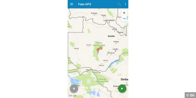 Mithilfe der App „Fake GPS location“ können Sie einen alternativen Standort vortäuschen.