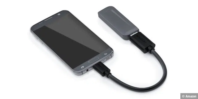 Mithilfe eines OTG-Kabels lassen sich nicht nur USB-Sticks, sondern auch Controller anschließen.