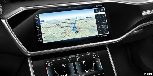 Die Navigationskarte läuft auf dem oberen der beiden Touchscreens.