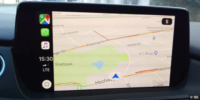 Carplay, hier mit Google Maps als Navigationslösung.