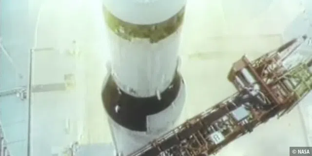 Der Start der mächtigen Saturn V, an der Wernher von Braun in leitender Funktion mitgearbeitet hat. Im zweiten Weltkrieg hatte von Braun die V2-Rakete für Hitler gebaut.