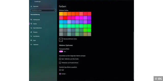 Mittlerweile bietet auch Windows 10 einen Dark Mode, der sich in den Einstellungen unter Personalisierung und Farben unkompliziert aktivieren lässt.