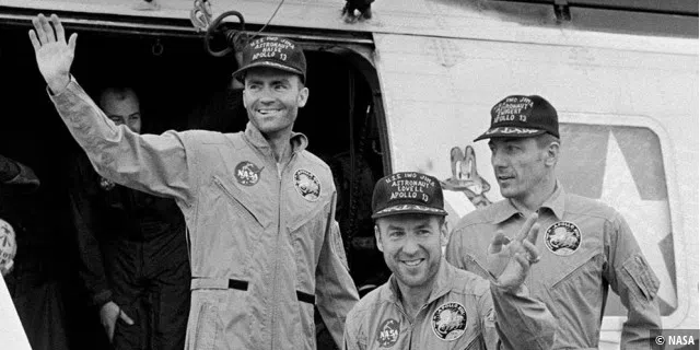 Die Besatzung von Apollo 13 nach ihrer glücklichen Rückkehr von links nach rechts: Fred W. Haise Jr., James A. Lovell Jr., John L. Swigert Jr.