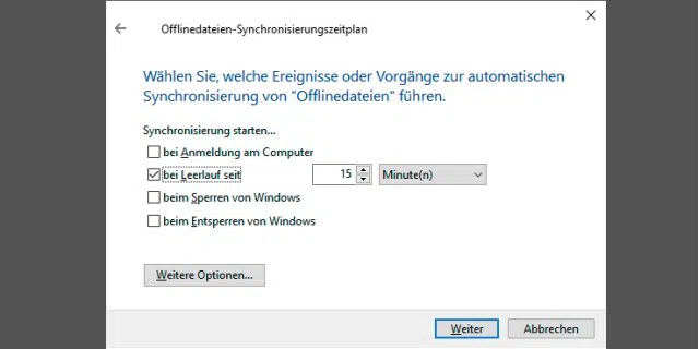 Bei der Offlinedateien-Funktion können Sie einstellen, wann die Synchronisation des Rechners mit der Freigabe beginnen soll. Praktisch ist die Option, wenn der PC im Leerlauf läuft und Windows zusätzliche Aufgabe übernehmen kann.