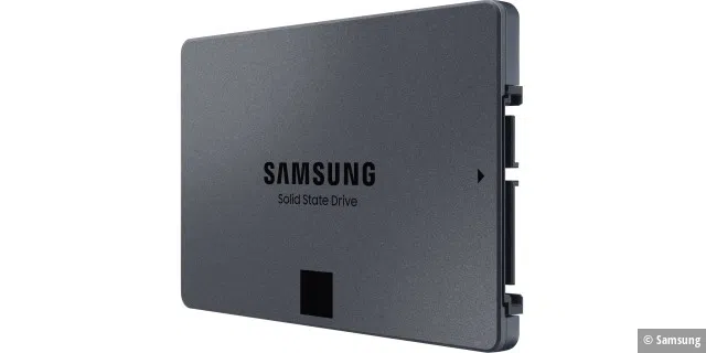 Auch bei der Samsung 870 QVO gibt's das SSD-Tool Samsung Magician 6.1 sowie die Kloning-Software Data Migration 4.0 kostenlos mit dazu.