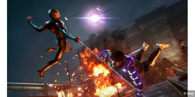 Das erste Spider-Man für Playstation 5 hat definitiv mehr Punch als sein Vorgänger: Die Zerstörungsengine dreht immer wieder richtig auf, lässt Brücken einstürzen und demoliert halbe Bürokomplexe.