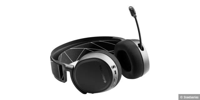 Da es sich beim Steelseries Arctis 9 Wireless um ein kabelloses Gaming-Headset handelt, integriert der Hersteller alle Bedienelemente an den beiden Ohrhörern.