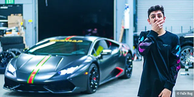 Mega reich durch Youtube: Seine Familie ist aus dem Irak geflohen, als der Krieg begann. Er wurde ein Mega-Star auf Youtube, jetzt hat sich FaZe Rug seinen Lamborghini im Gucci-Design veredeln lassen.