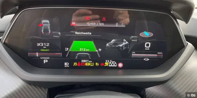 Das Audi virtual cockpit plus direkt vor dem Fahrer.
